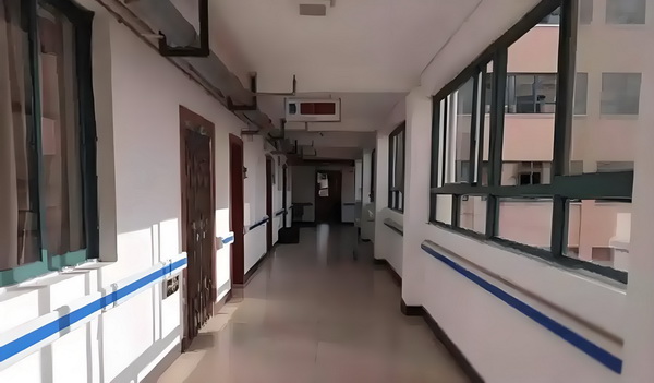 在逃人员小区内砍杀狱警一审判死缓后重审判死刑